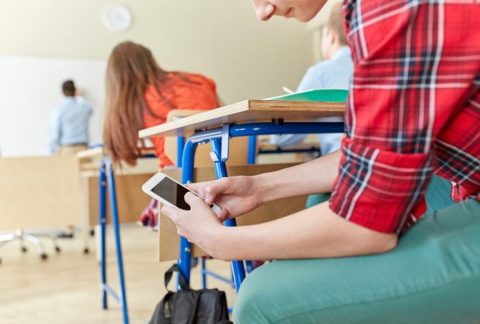 Strategi membatasi penggunaan hp bagi anak usia sekolah dasar