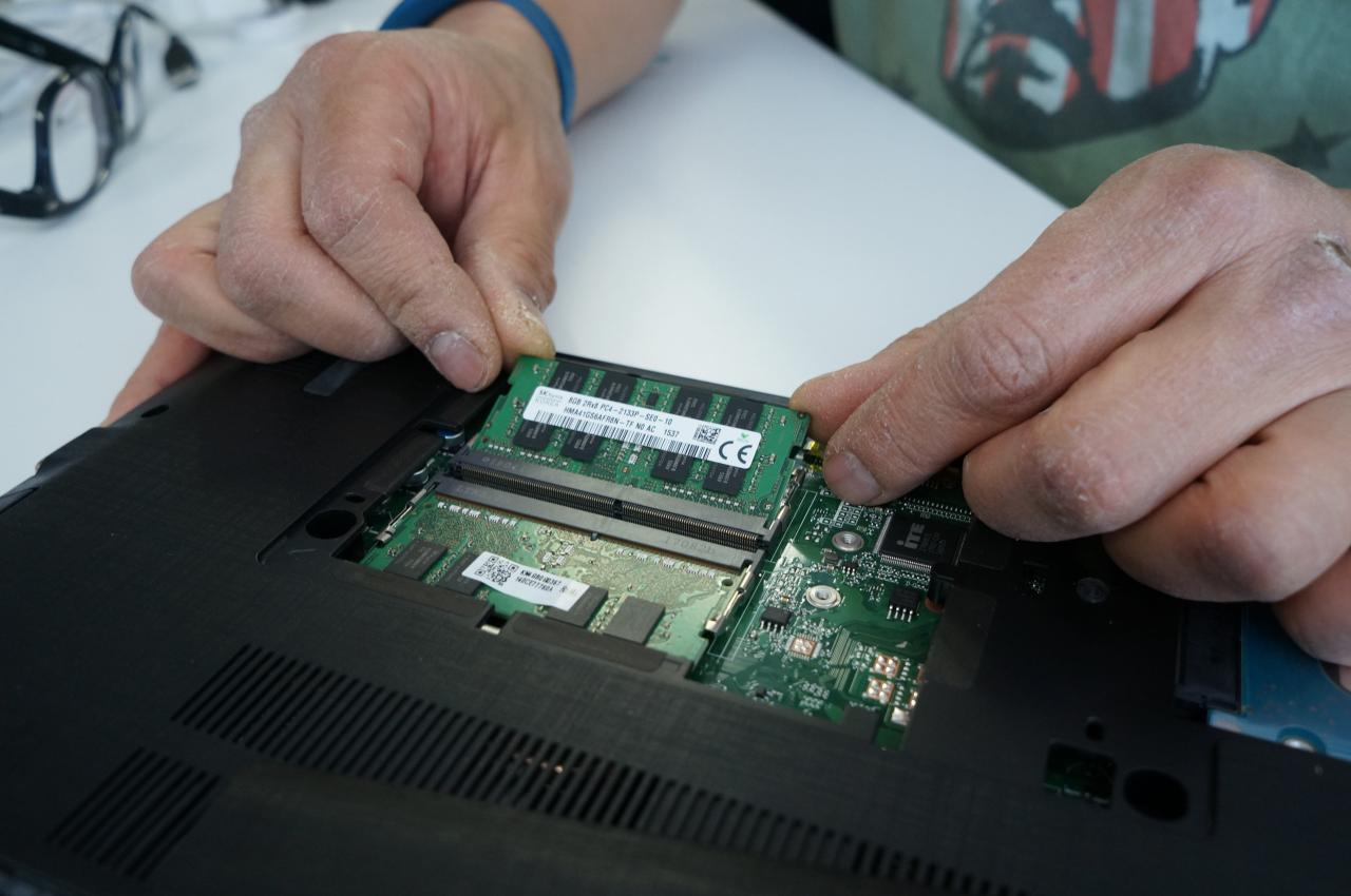 Cara upgrade RAM laptop dan memilih RAM yang tepat