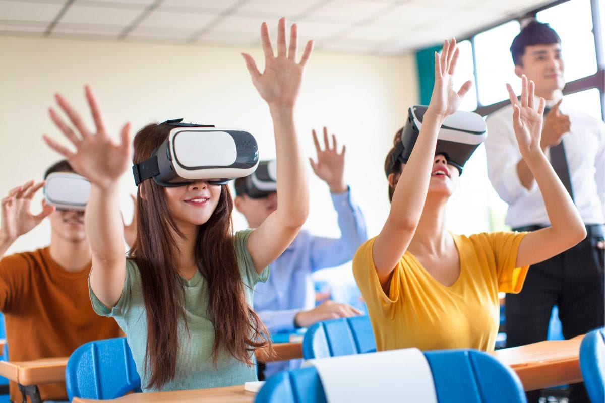 Aplikasi realitas virtual dalam pendidikan dan pelatihan